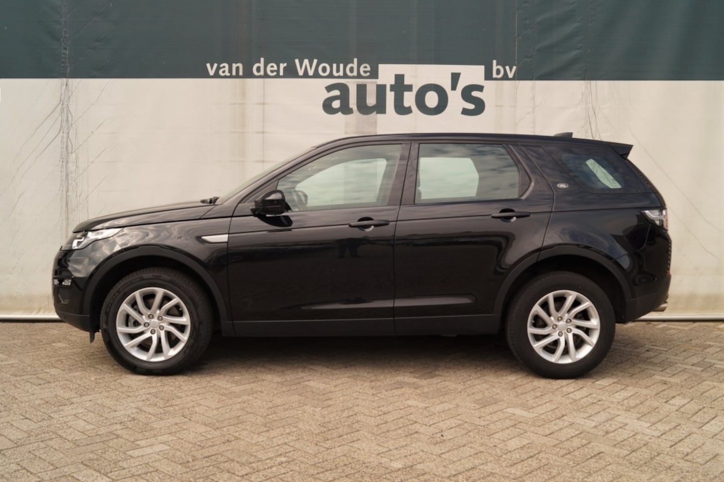 Land Rover Discovery Sport - 2.0 TD4 150pk Automaat Urban Series Pure -NAVI-ECC-PDC- - AutoWereld.nl