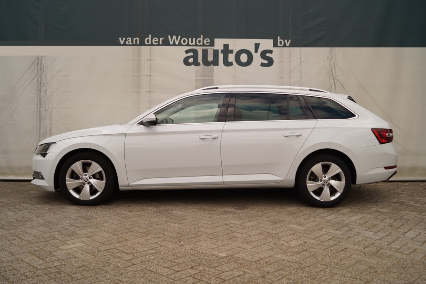 Skoda Superb Combi - 1.6 TDI 120pk Ambition Business -NAVI-ECC- - AutoWereld.nl