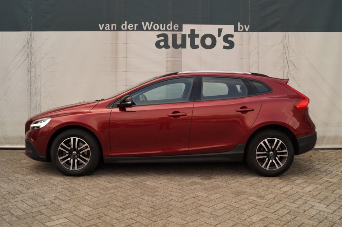 Volvo V40 Cross Country - 2.0 D3 150pk Nordic+ -NAVI-ECC-PDC- - AutoWereld.nl