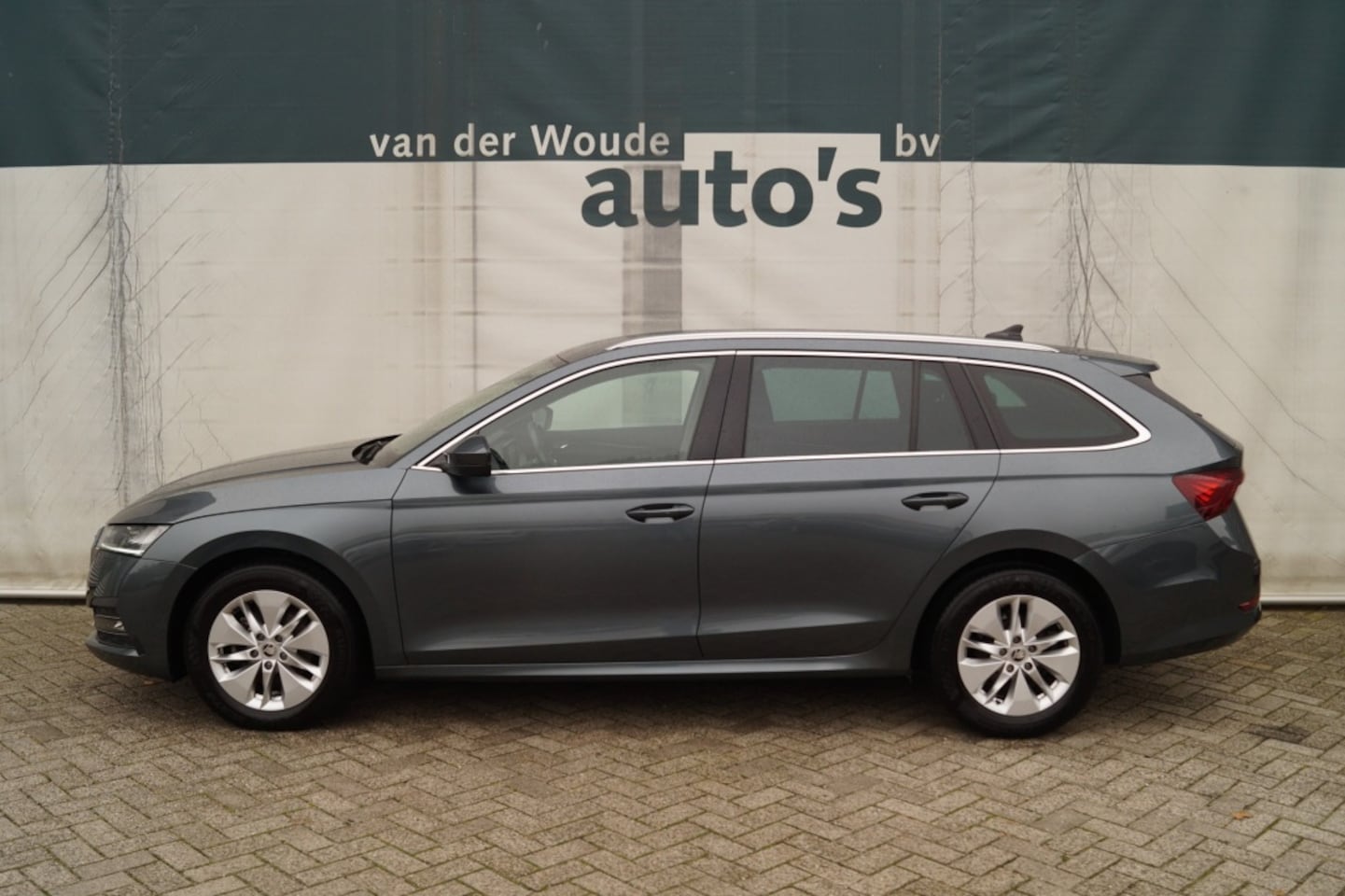 Skoda Octavia Combi - 1.0 e-TSI MHEV DSG Ambition -NAVI-ECC-PDC- - AutoWereld.nl