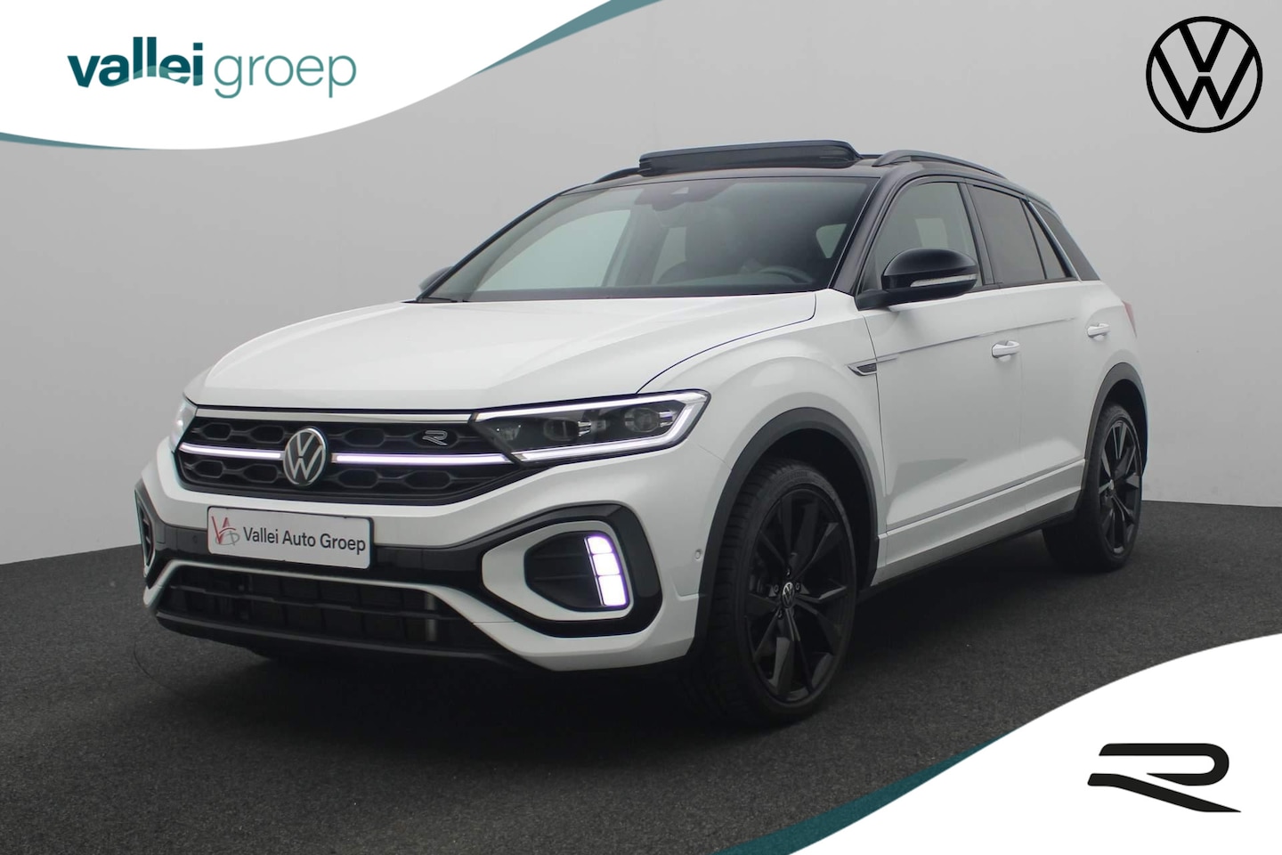 Volkswagen T-Roc - 1.5 TSI 150PK DSG R-Line Black Style | Pano | Trekhaak | IQ Light | Keyless | BEATS | Came - AutoWereld.nl