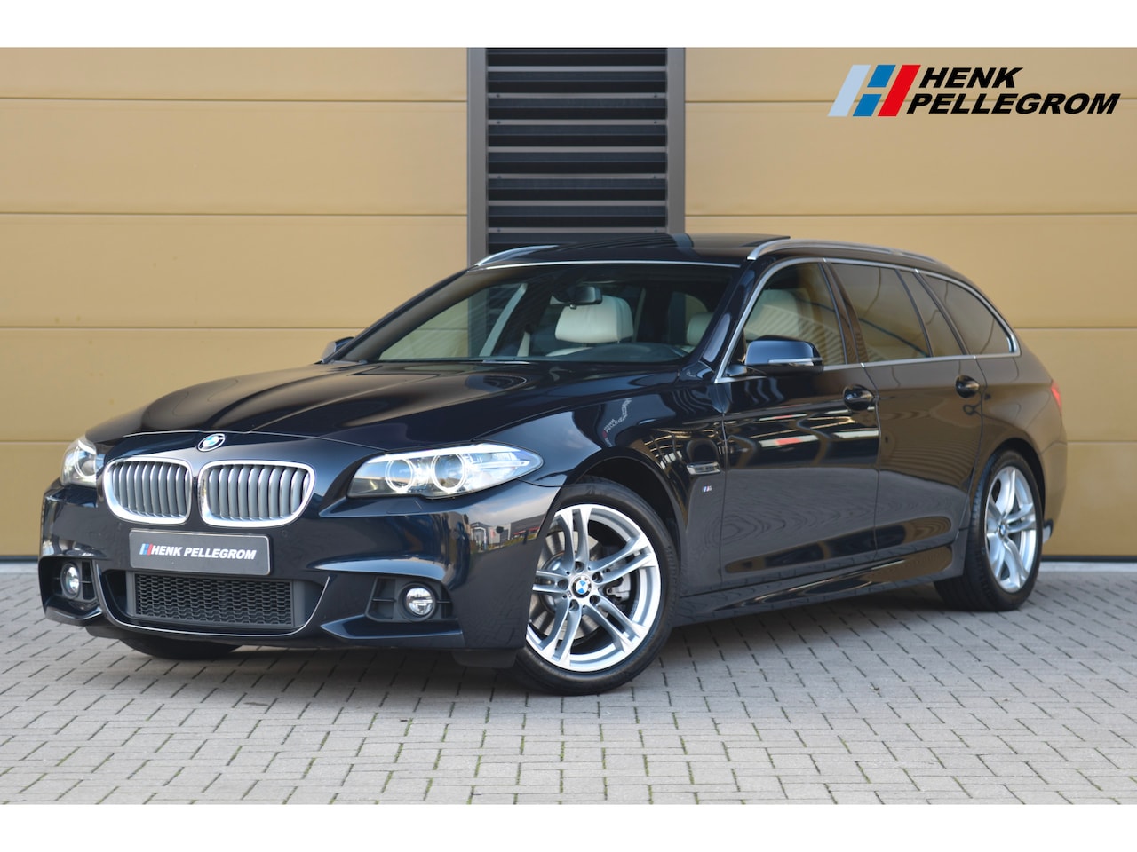 BMW 5-serie Touring - 520i M Sport Edition * M Sportpakket * Comfortstoelen * HIFI * Panorama dak * - AutoWereld.nl