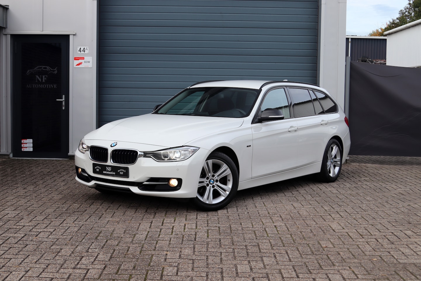 BMW 3-serie Touring - 320i High Executive 320i Touring F31 - Navi Sportstoelen Xenon Cruise - AutoWereld.nl