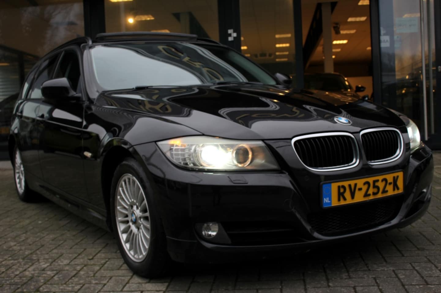 BMW 3-serie Touring - 318i High Executive pano. dak! Luxe model - AutoWereld.nl