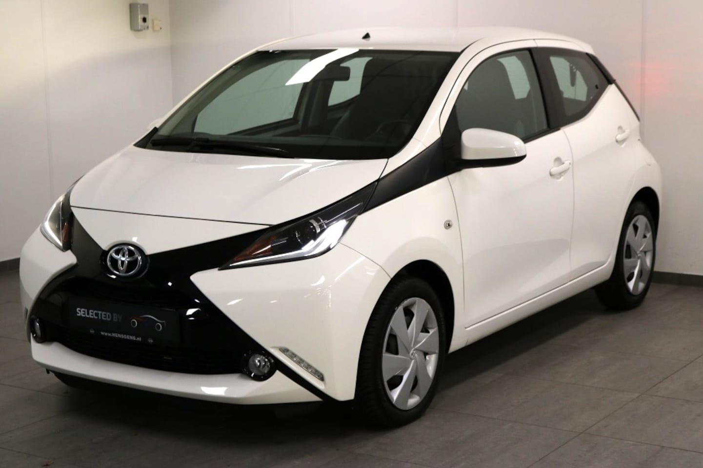 Toyota Aygo - 1.0 VVT-i x-nav 1.0 VVT-i x-nav - AutoWereld.nl