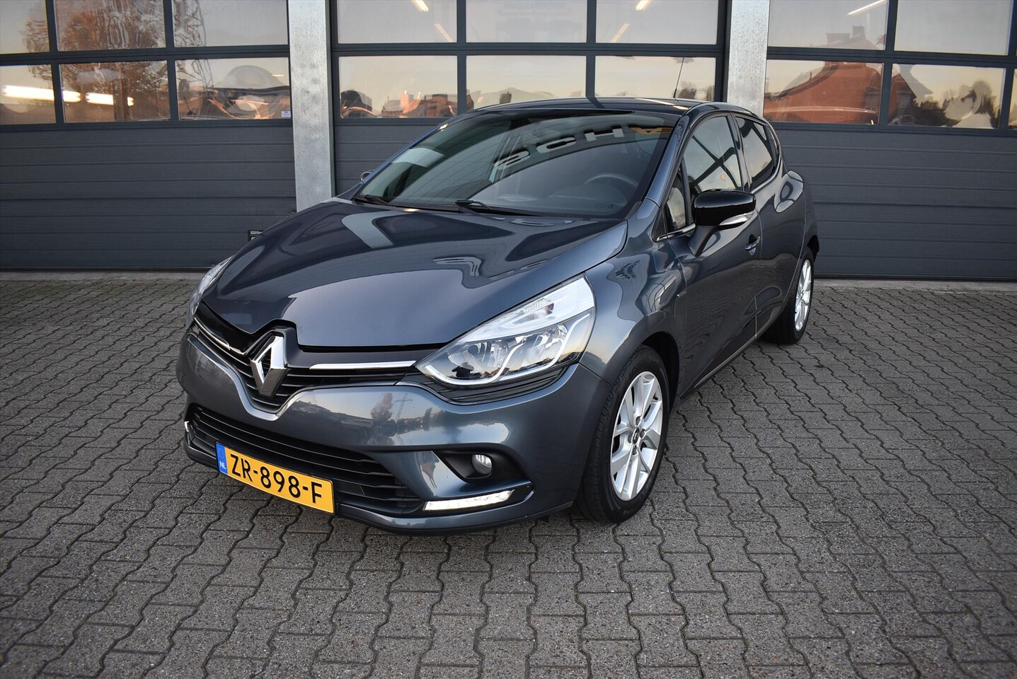 Renault Clio - 0.9 TCe Limited 0.9 TCe 90pk Limited - AutoWereld.nl