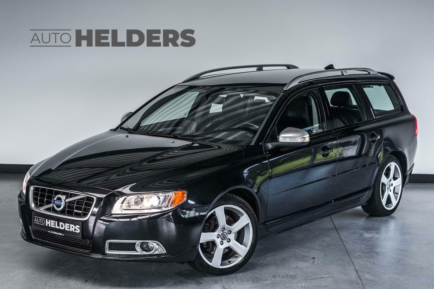 Volvo V70 - 2.0T R-Design 203PK Leder Camera Trekhaak Bi-xenon - AutoWereld.nl