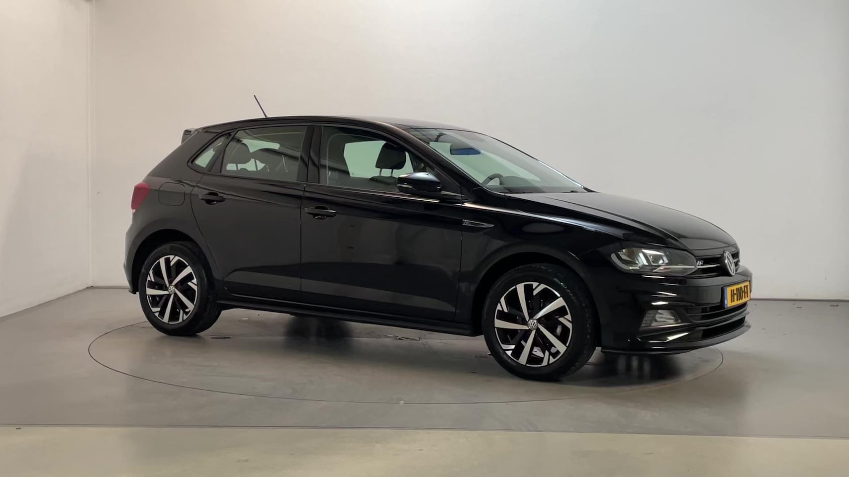 Volkswagen Polo - 1.0 TSI Comfortline Business R-Line Climate Control Parkeersensoren Navigatie DAB+ - AutoWereld.nl