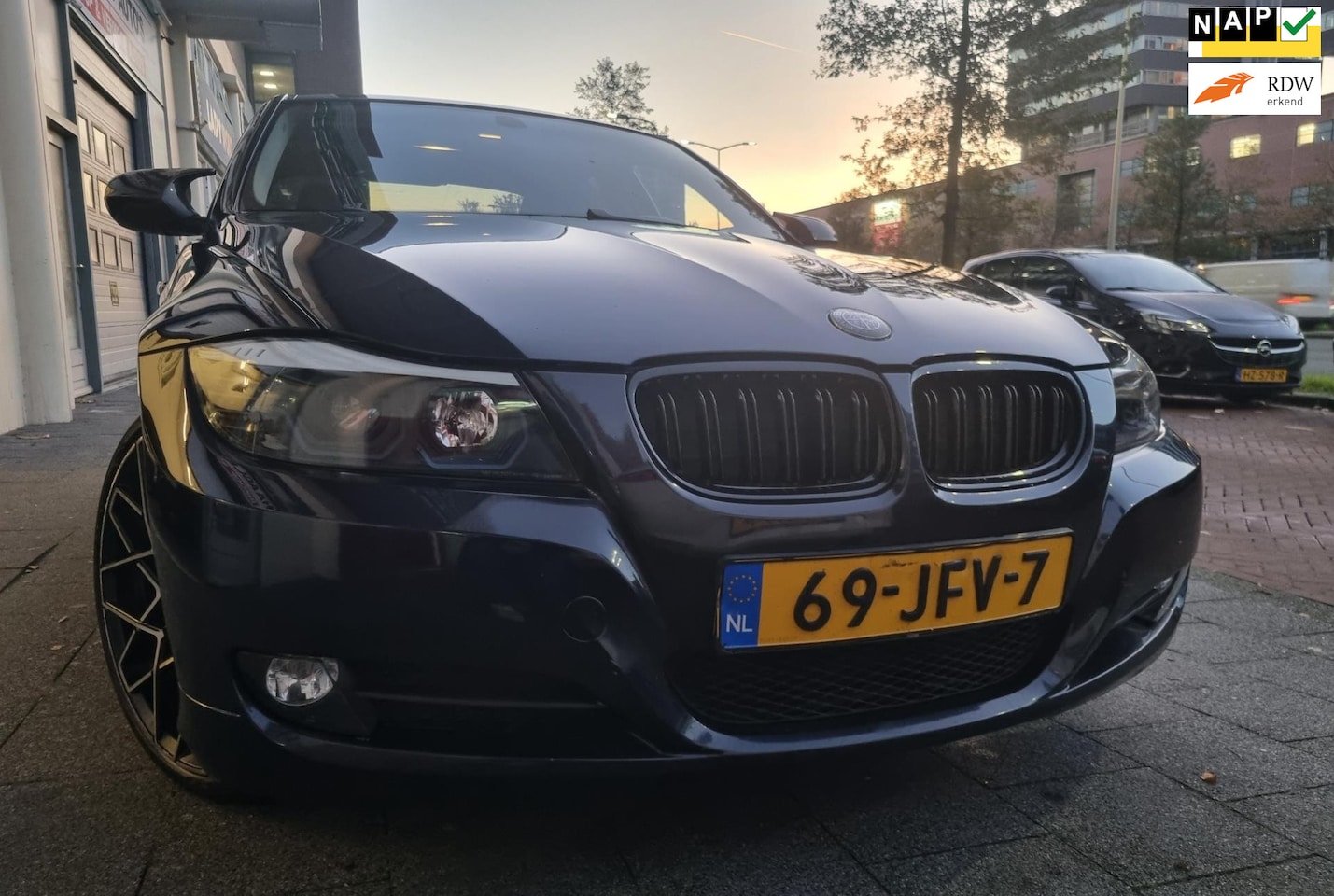 BMW 3-serie - 320i Business M Line Navi Led SportMod - AutoWereld.nl