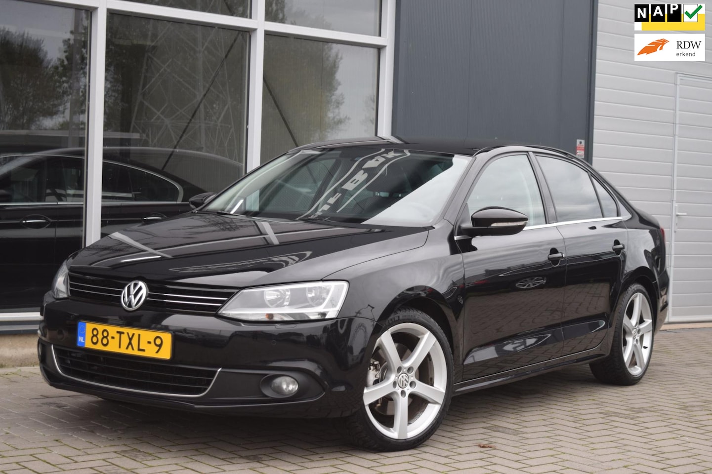 Volkswagen Jetta - 1.4 TSI Highline | Automaat | Clima | Navi | NAP + APK 11-2025 ! - AutoWereld.nl