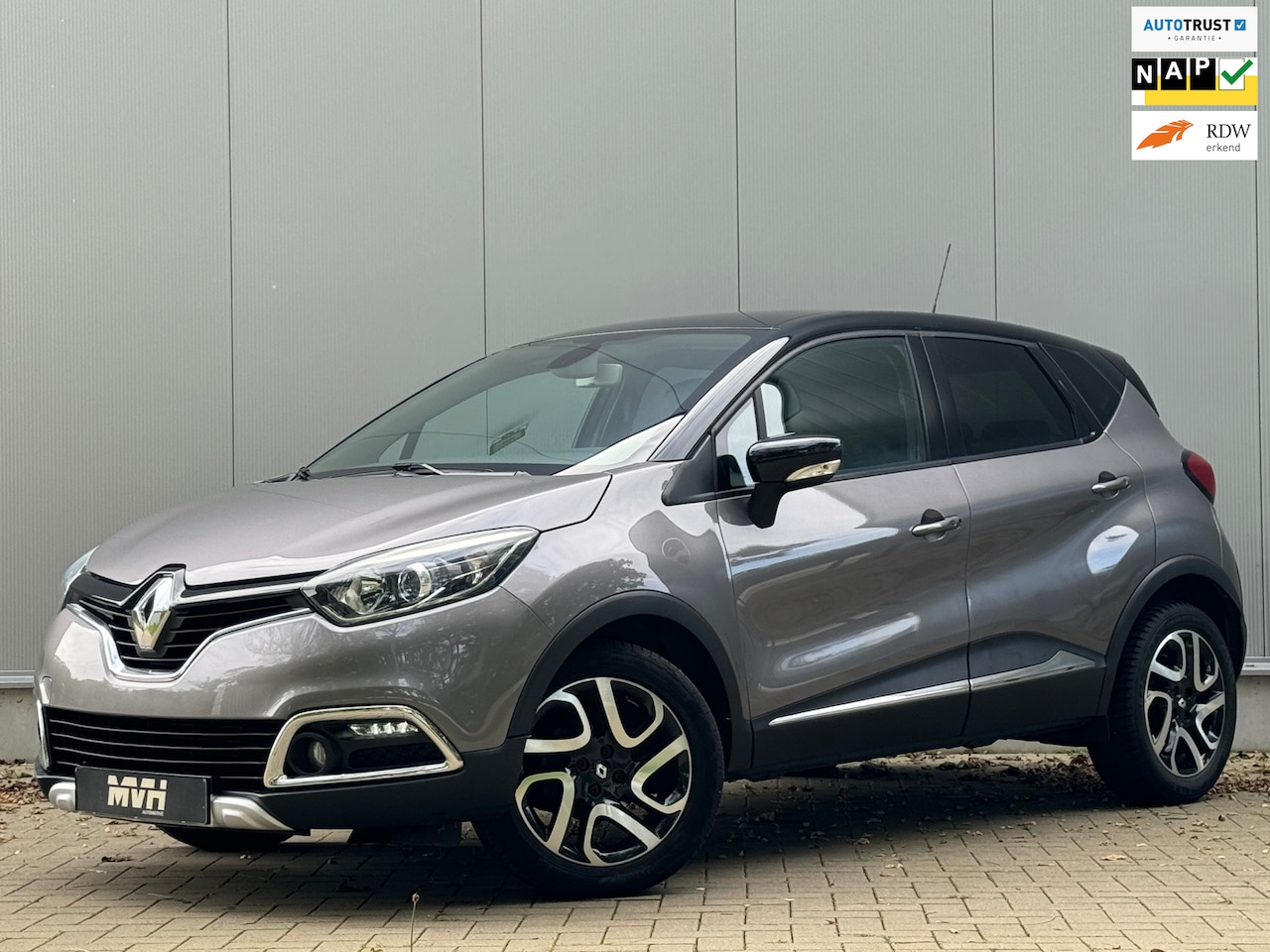 Renault Captur - 0.9 TCe Xmod - 60.000 KM! - Leder - R-Link - Camera - Cruise - Stoelverwarming - Trekhaak - AutoWereld.nl