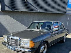 Mercedes-Benz 300-serie - 200-300 300 D 5 cyl