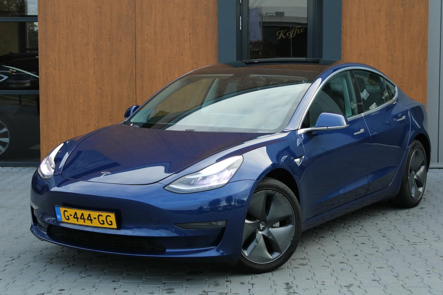 Tesla Model 3 - Long Range RWD Long Range AWD 75kWh | Autopilot | Nette auto - AutoWereld.nl