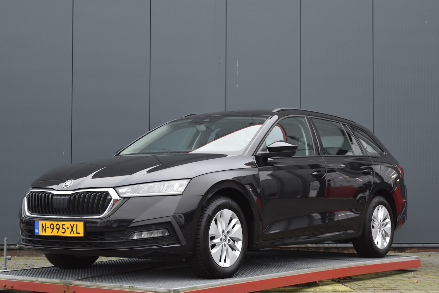 Skoda Octavia Combi - 1.0 e-TSI Business Edition 1.0 e-TSI Business Edition - AutoWereld.nl