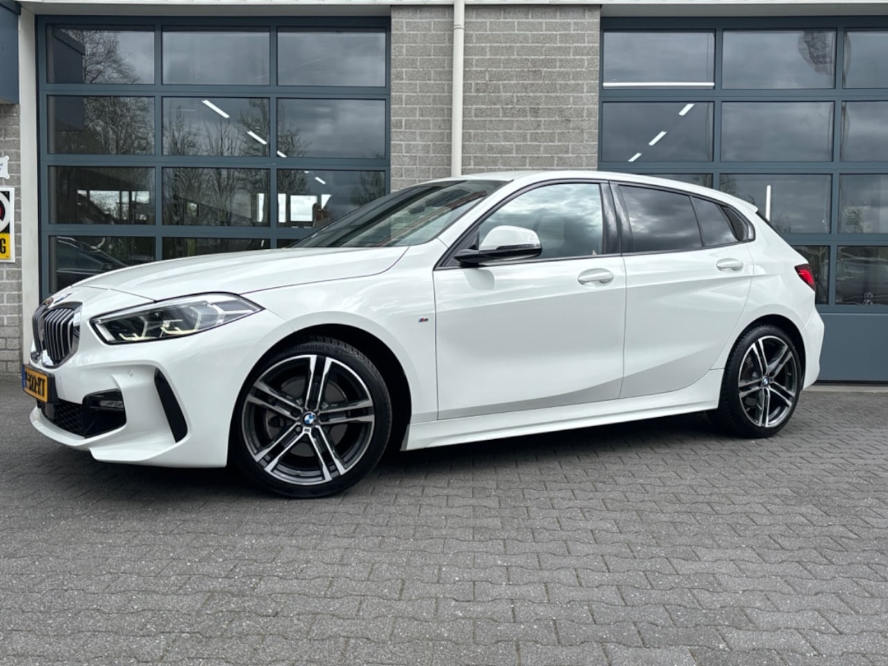 BMW 1-serie - 118i High Executive Edition M-SPORT/PAKKET - AutoWereld.nl