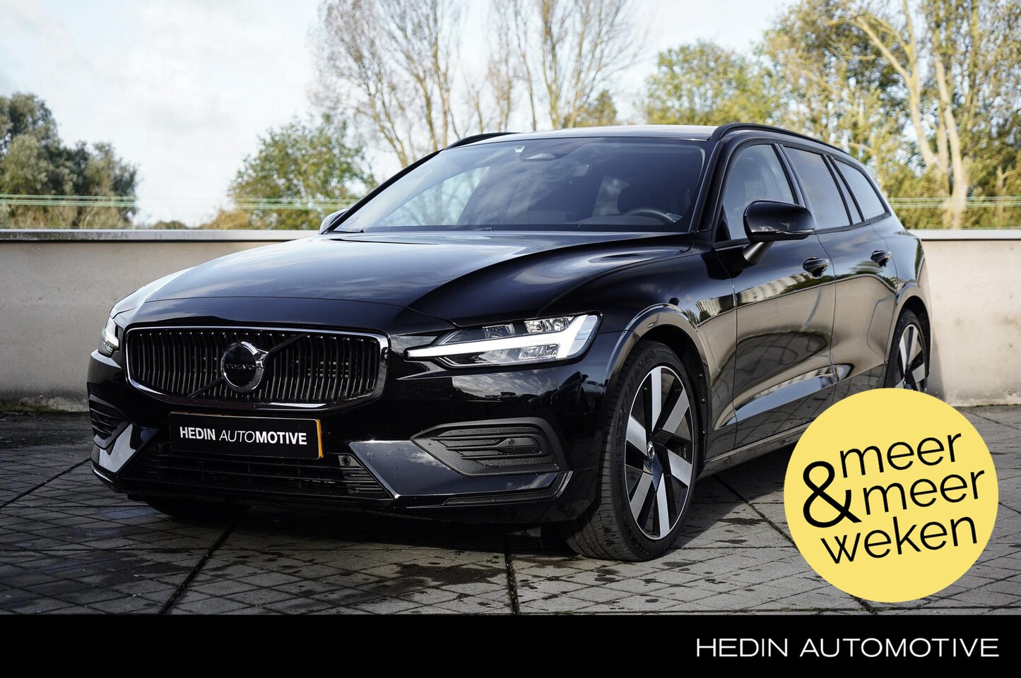 Volvo V60 - 2.0 B3 Essential Edition | Pilot Assist | Park Assist | Parkeerverwarming - AutoWereld.nl