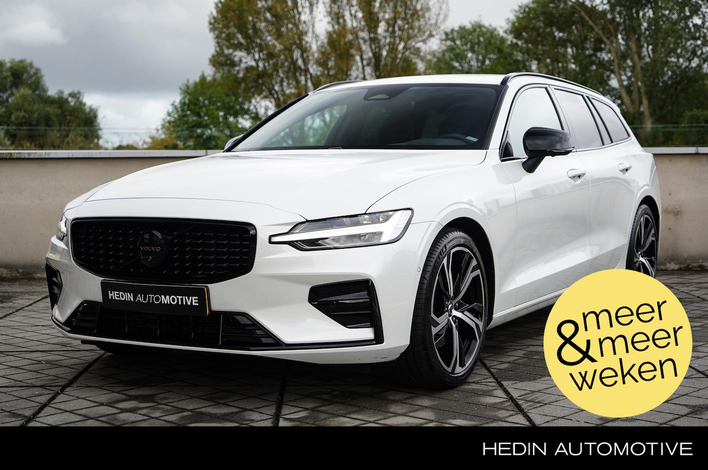 Volvo V60 - 2.0 B4 Ultimate Dark | 19" Velgen | Black Pack | Keyless Entry  |Pilot Assist | Panoramada - AutoWereld.nl