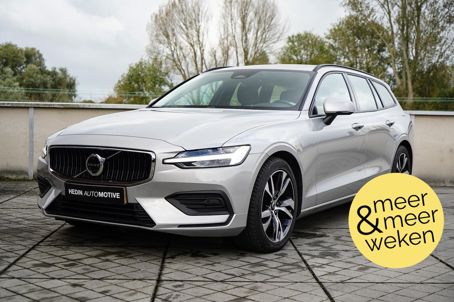 Volvo V60 - 2.0 B3 Essential Edition Adaptieve Cruise Control | Parkeercamera achter | Vewarmbare Voor - AutoWereld.nl