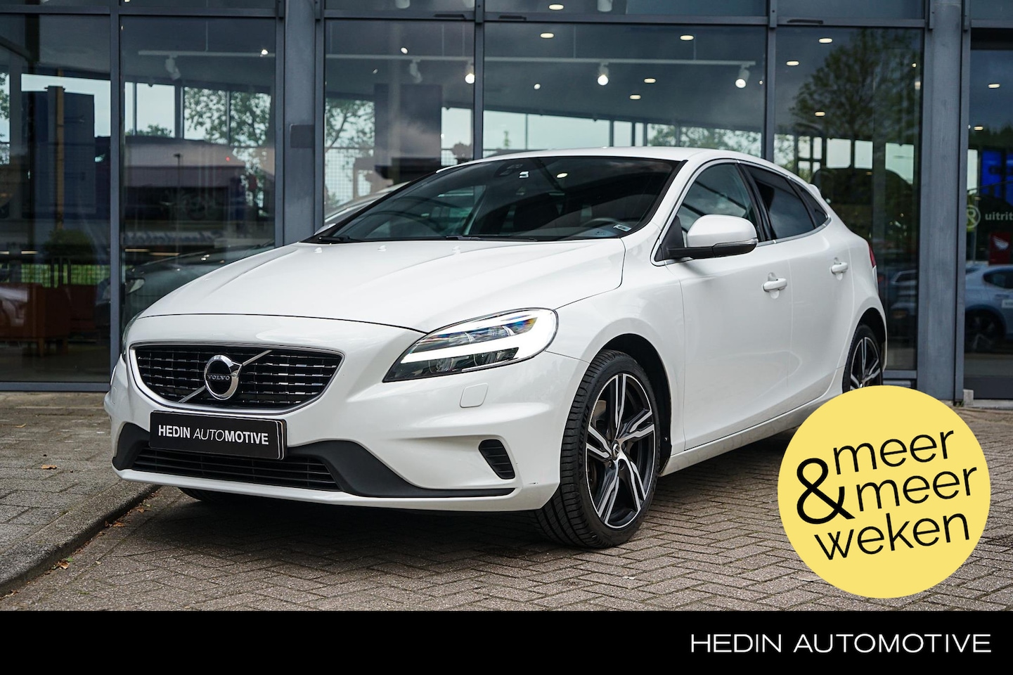 Volvo V40 - 1.5 T3 R-Design Automaat | Navigatie | Stoelverwarming | Sportstoelen | Harman/ Kardon Aud - AutoWereld.nl