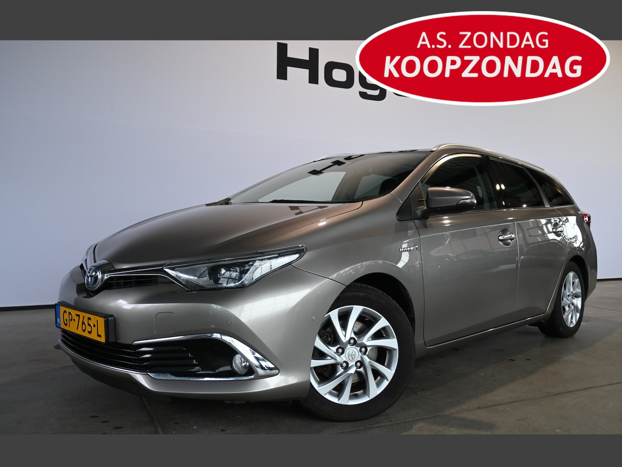 Toyota Auris Touring Sports - 1.8 Hybrid Lease pro Navigatie Panoramadak 100% Dealer Onderhouden! Inruil Mogelijk! - AutoWereld.nl