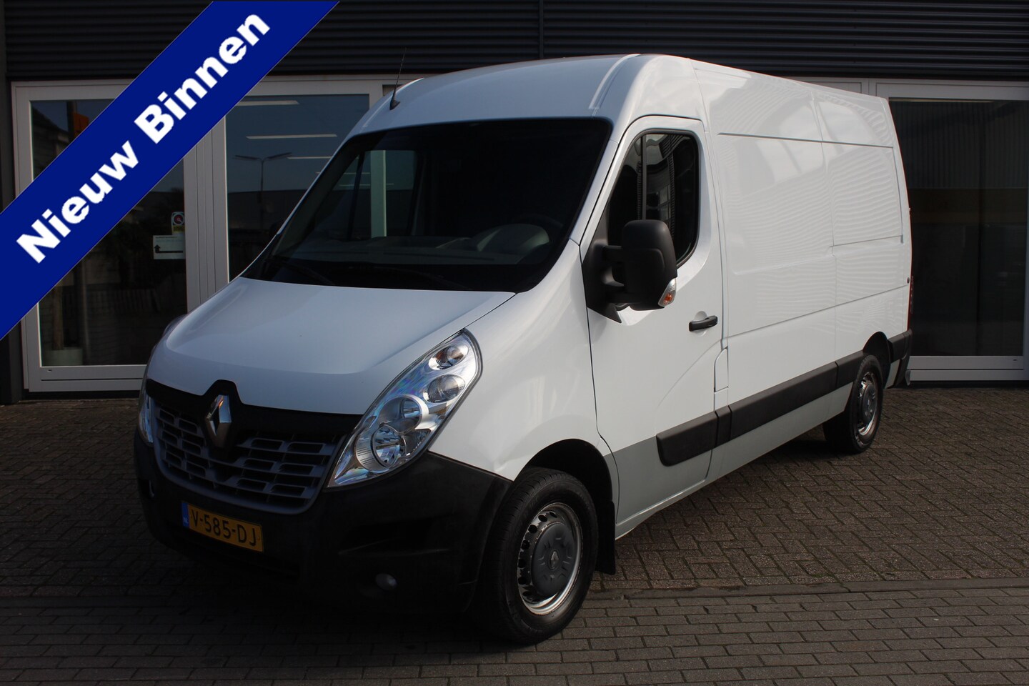 Renault Master - T35 2.3 dCi L2H2 T35 2.3 dCi L2H2, Euro 6, Cruise Control, Airco, Navigatie, Prijs Is Rijklaar Ex Btw - AutoWereld.nl