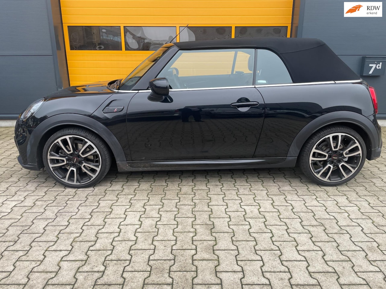 MINI Cabrio - 2.0 Cooper S John Cooper Works Uitvoering - AutoWereld.nl