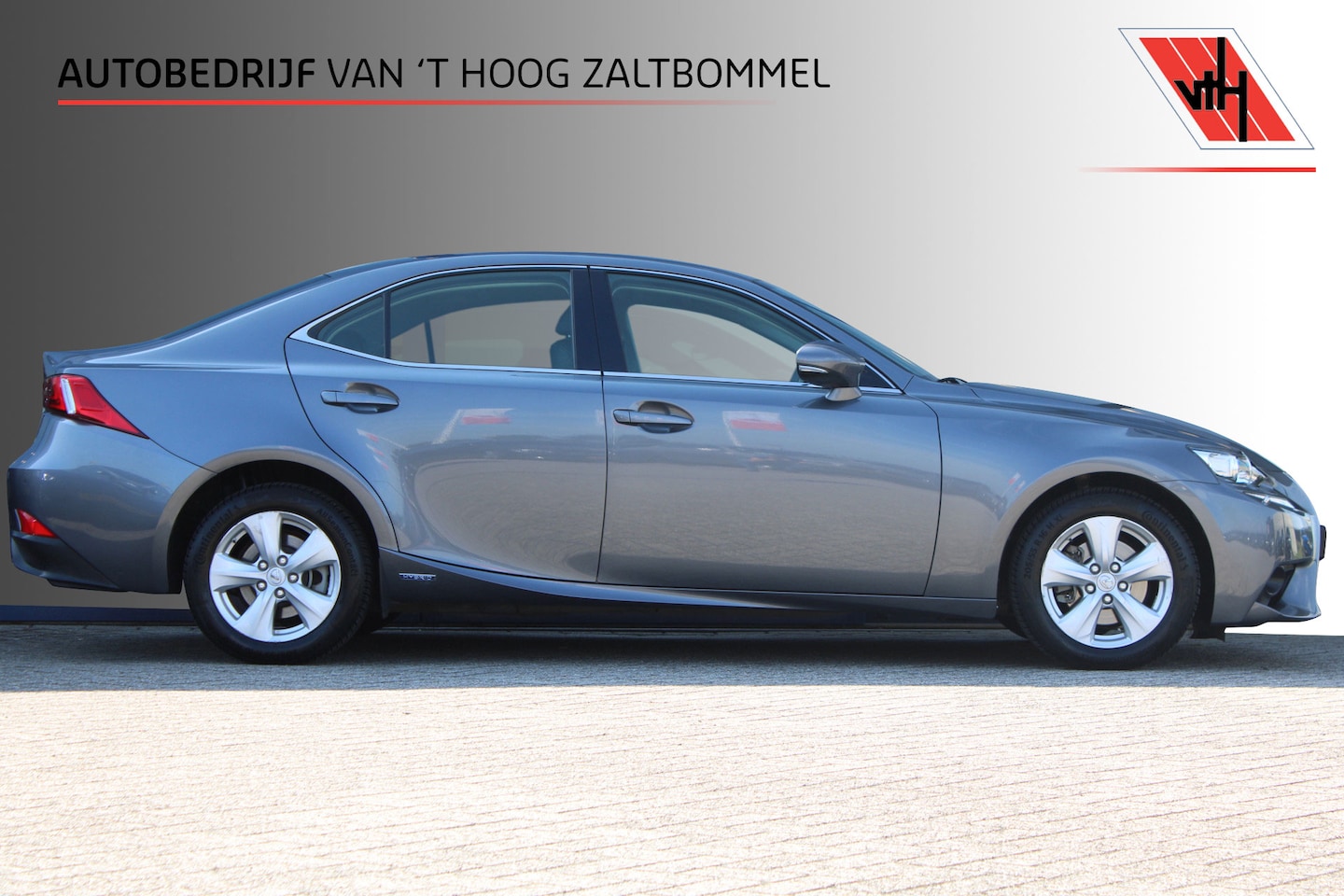 Lexus IS - 300h Business Line Pro XENON NAVI TREKHAAK - AutoWereld.nl