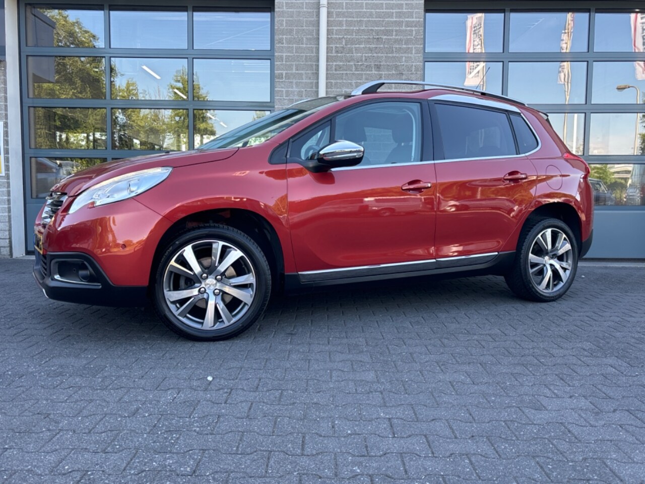 Peugeot 2008 - 1.2 PureTech Allure | PANORAMADAK | NAVI | CLIMA | - AutoWereld.nl