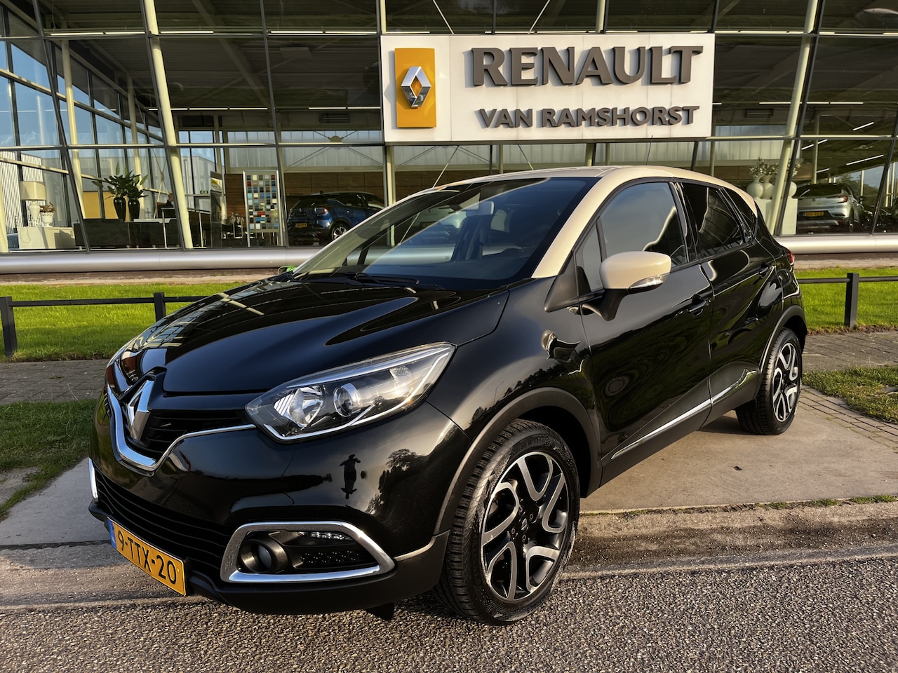 Renault Captur - 0.9 TCe Dynamique / Dealer onderhouden / Camera / PDC. Achter / 17'' LMV / Keyless / Cruis - AutoWereld.nl