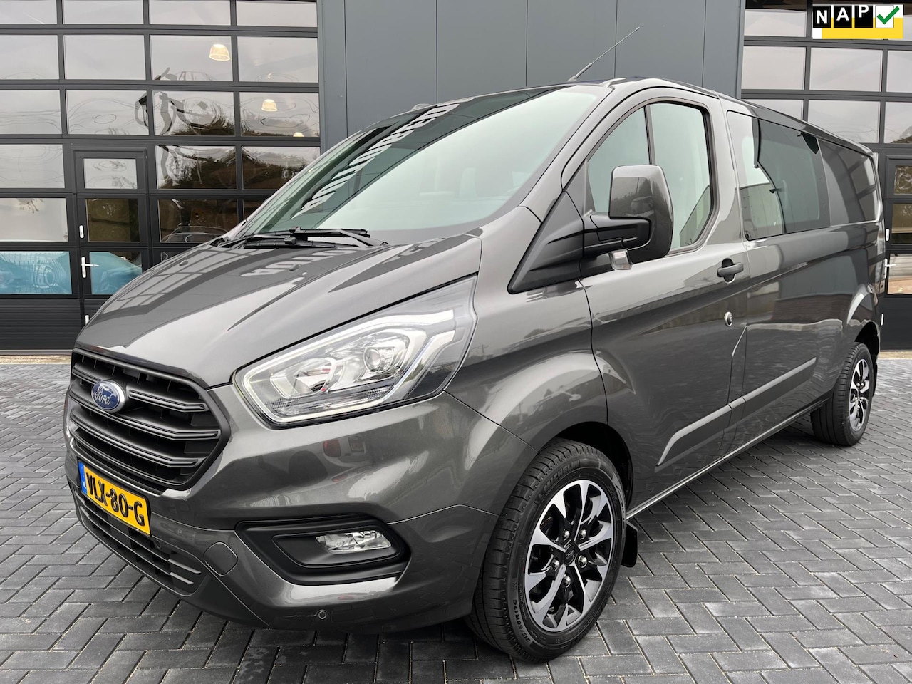 Ford Transit Custom - 320 2.0 TDCI L2H1 Limited DC NL.Auto/170pk/Camera/Cruise/17Inch/Stoelverwarming/1Ste Eigen - AutoWereld.nl