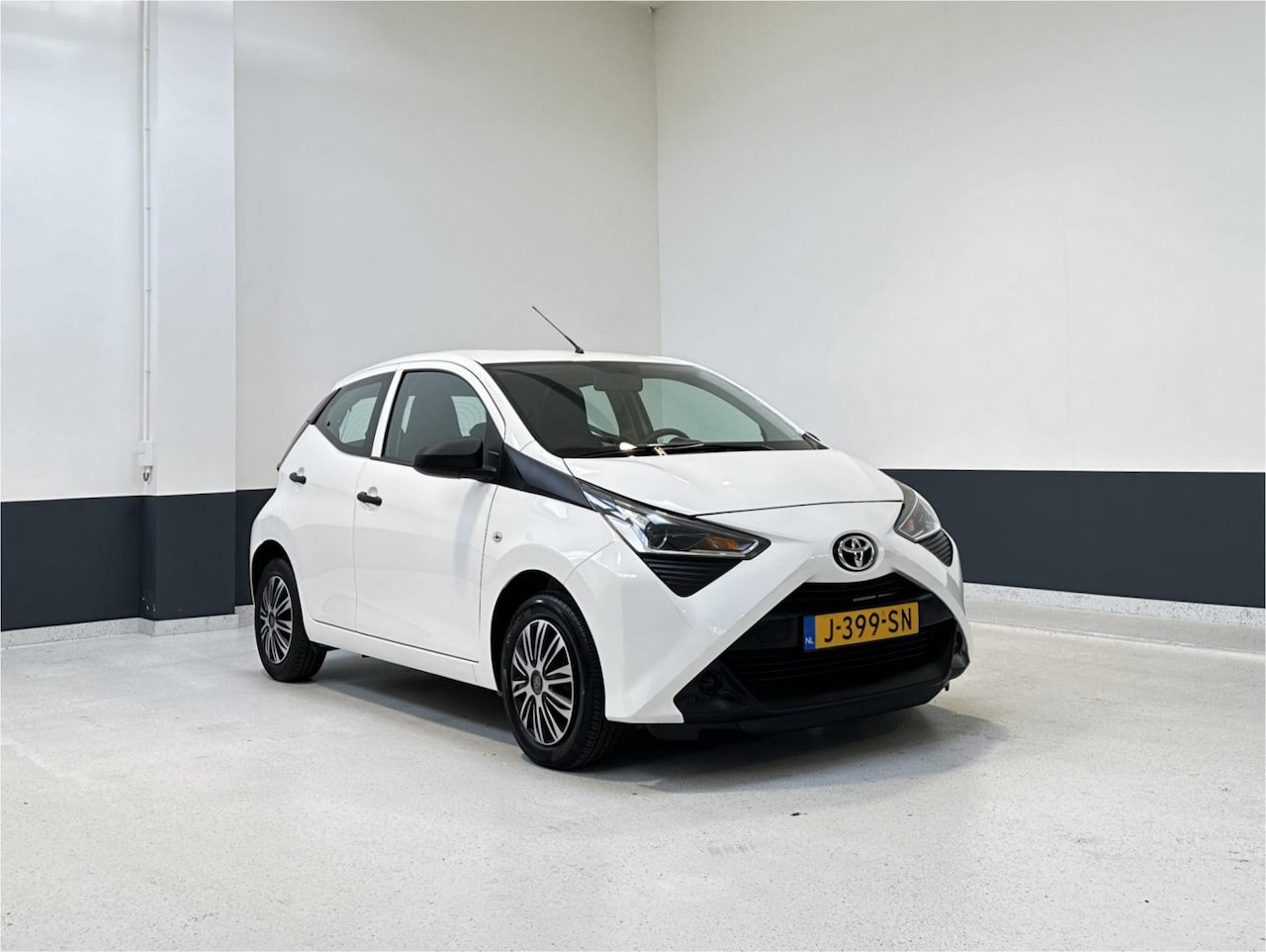 Toyota Aygo - 1.0 VVT-i x-fun | NL | 5-DRS | Airco | Elektrisch pakket - AutoWereld.nl