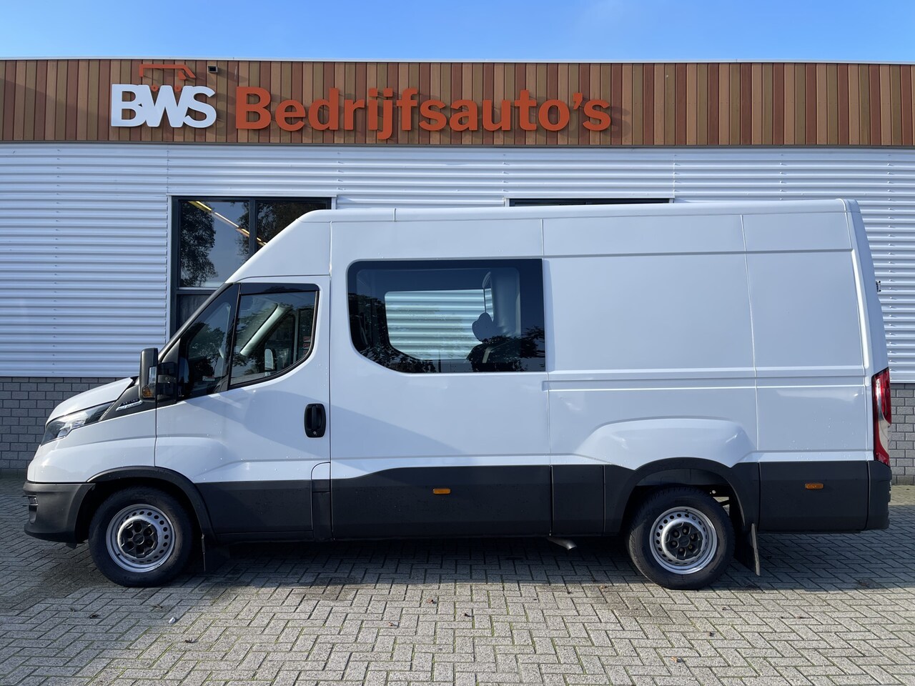 Iveco Daily - 35S16V 2.3 automaat L2H2 dubbel cabine DC 7 persoons ! / vaste prijs rijklaar € 30.950 ex - AutoWereld.nl