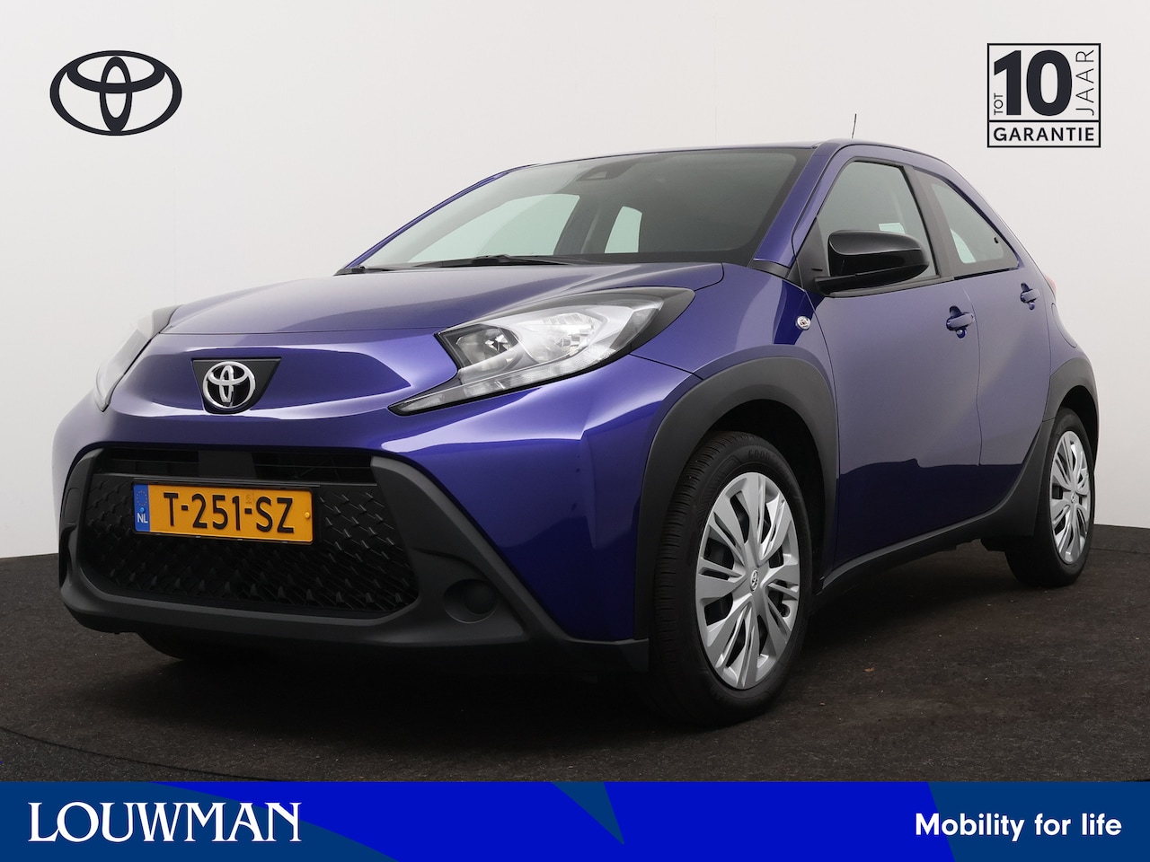 Toyota Aygo X - 1.0 VVT-i MT play 1.0 VVT-i MT play - AutoWereld.nl