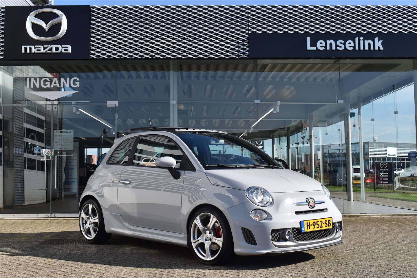 Fiat 500 Abarth - 595 TURISMO 1.4 T-Jet | 1e. eigenaar | 2 sets wielen | Bruin Leder | Xenon | Parkeersensor - AutoWereld.nl