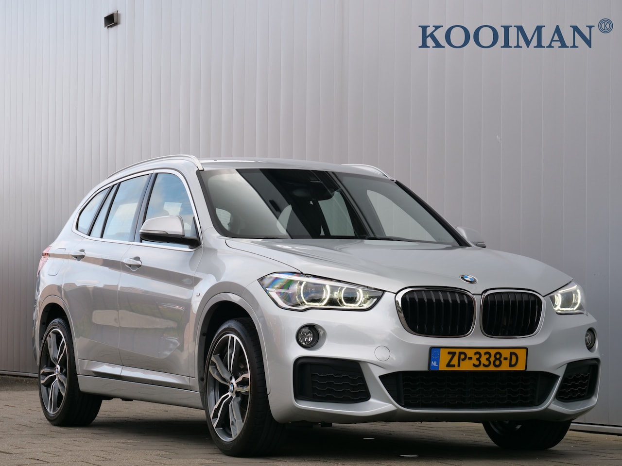 BMW X1 - sDrive20i Executive Edition 192 Pk Automaat Navi / DAB / Apple Carplay / Leer - AutoWereld.nl