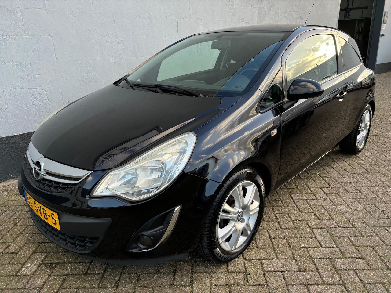 Opel Corsa - 1.2-16V Color Edition - Airco - LMV - AutoWereld.nl