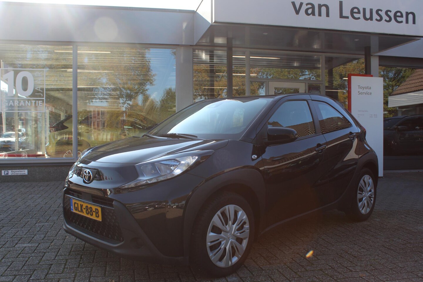 Toyota Aygo X - 1.0 VVT-I MT PLAY AD-CRUISE APPLE/ANDROID AIRCO CAMERA DAB EL-RAMEN & SPIEGELS - AutoWereld.nl