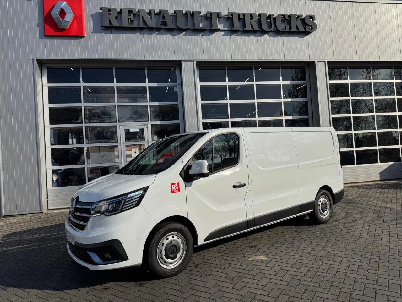 Renault Trafic E-Tech - Red editon L2H1 Electric - AutoWereld.nl