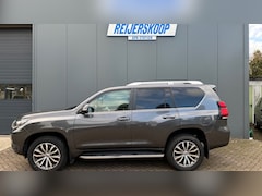 Toyota Land Cruiser - 2.8 D-4D-F Executive Window Van met luchtvering