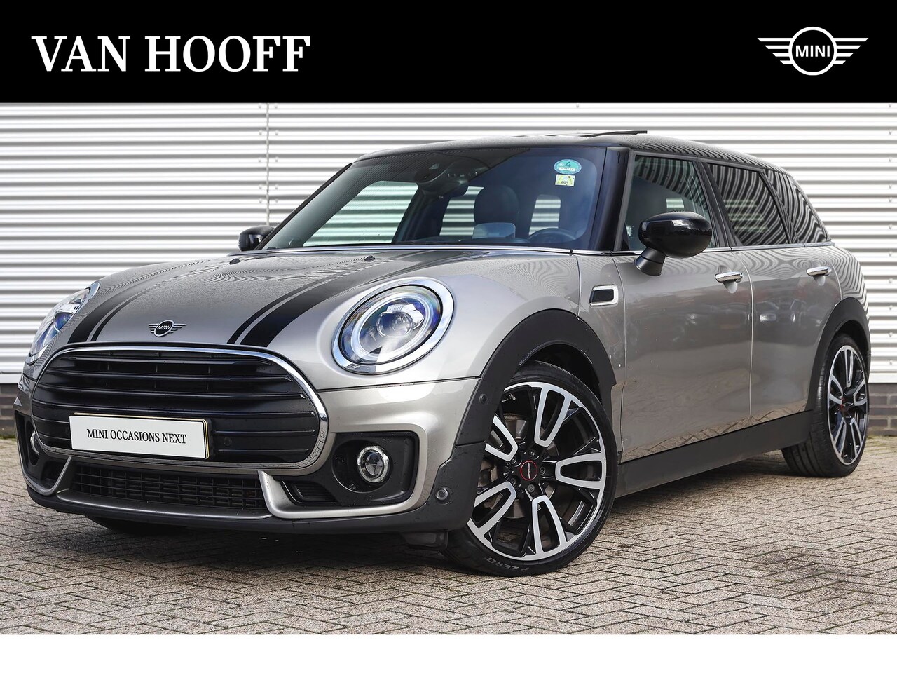 MINI Clubman - Cooper Automaat / JCW Trim Pakket / Panoramadak / Achteruitrijcamera / LED / Head-Up / Com - AutoWereld.nl