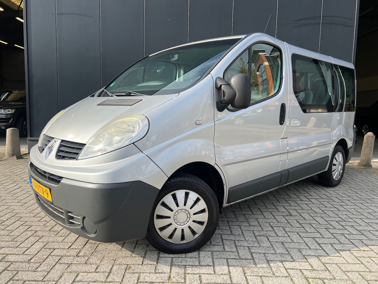 Renault Trafic Passenger - 2.0 dCi 9 Persoons! Airco/Trekh/Nap/Marge - AutoWereld.nl