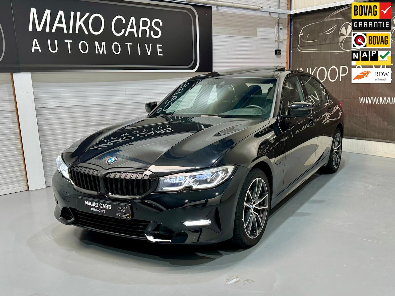 BMW 3-serie - 320e Business Edition Plus Sport Line Pano - AutoWereld.nl