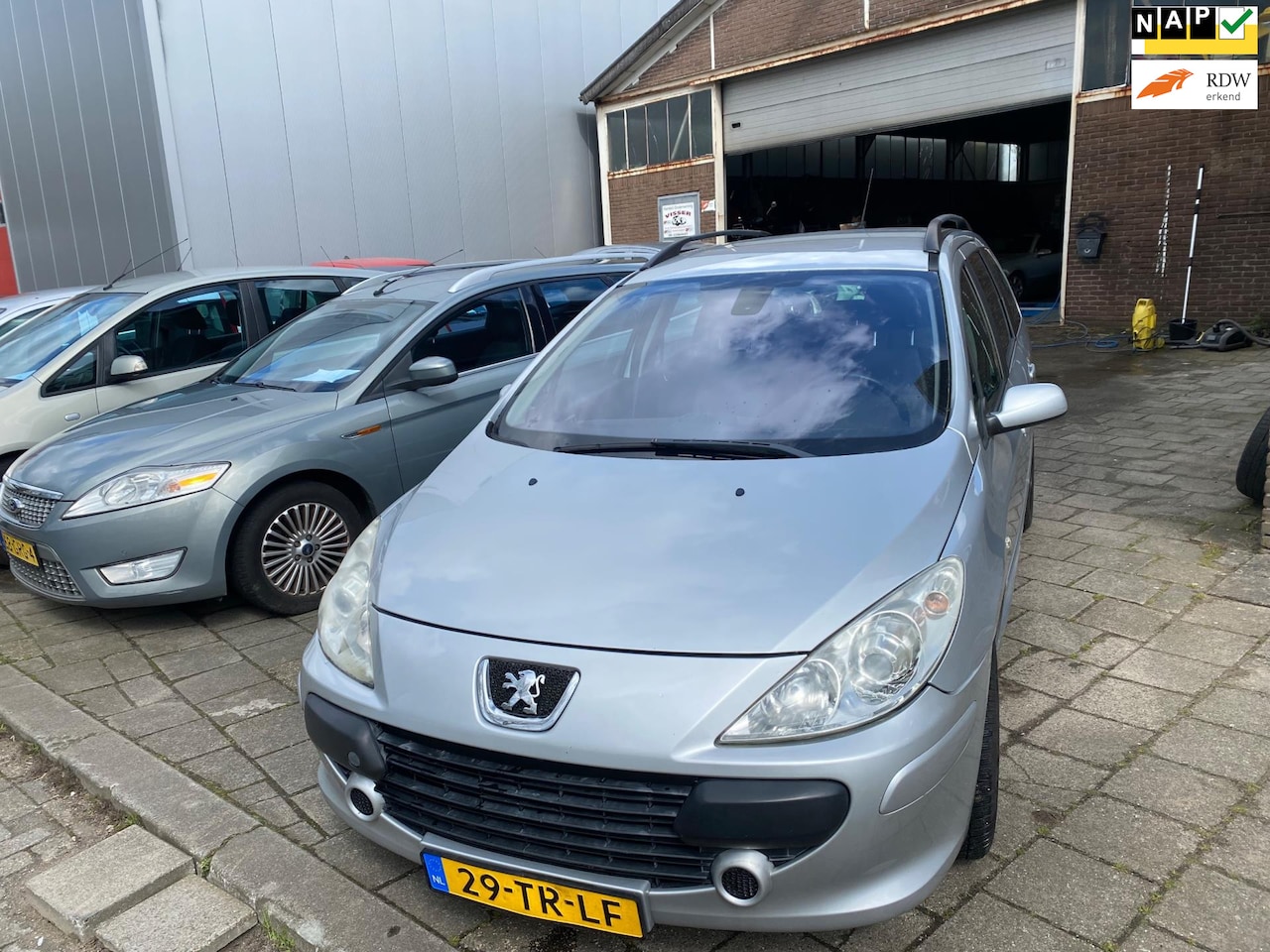 Peugeot 307 Break - 1.6 HDiF Premium 1.6 HDiF Premium - AutoWereld.nl