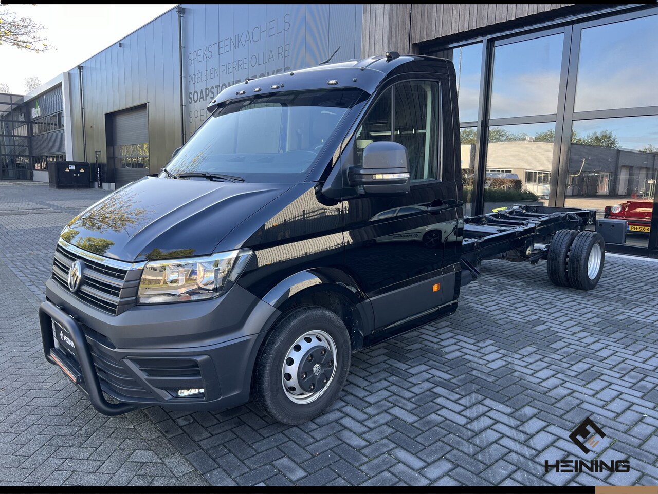 Volkswagen Crafter - 50 2.0 TDI L4 DL Trendline 177 PK Automaat Chassis Lange wielbasis - AutoWereld.nl