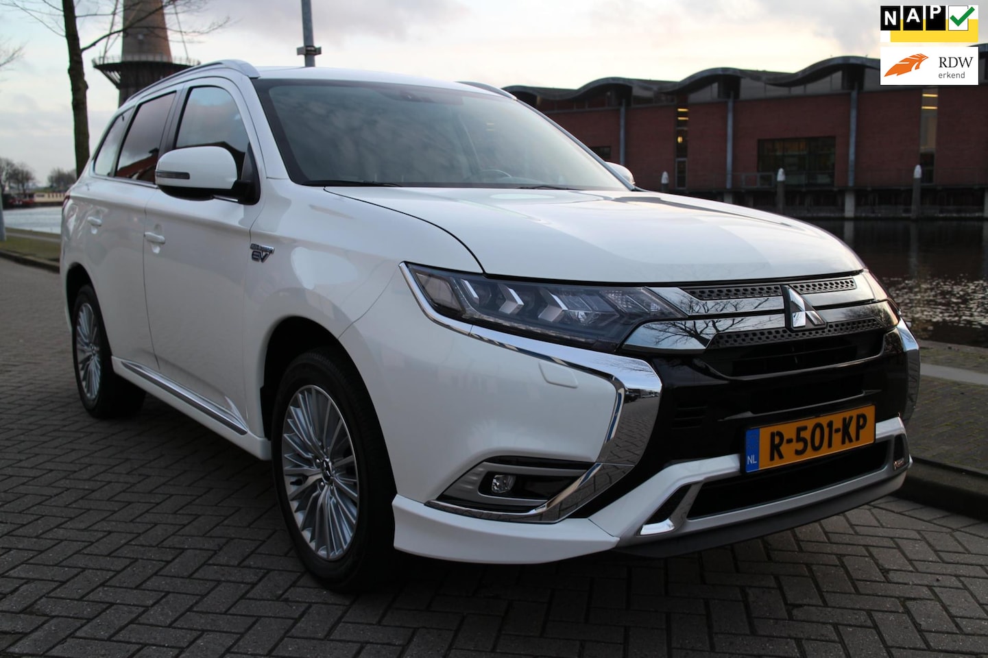 Mitsubishi Outlander - 2.4 PHEV S-Edition_HALF LEDER_CAMERA_NETTE AUTO - AutoWereld.nl