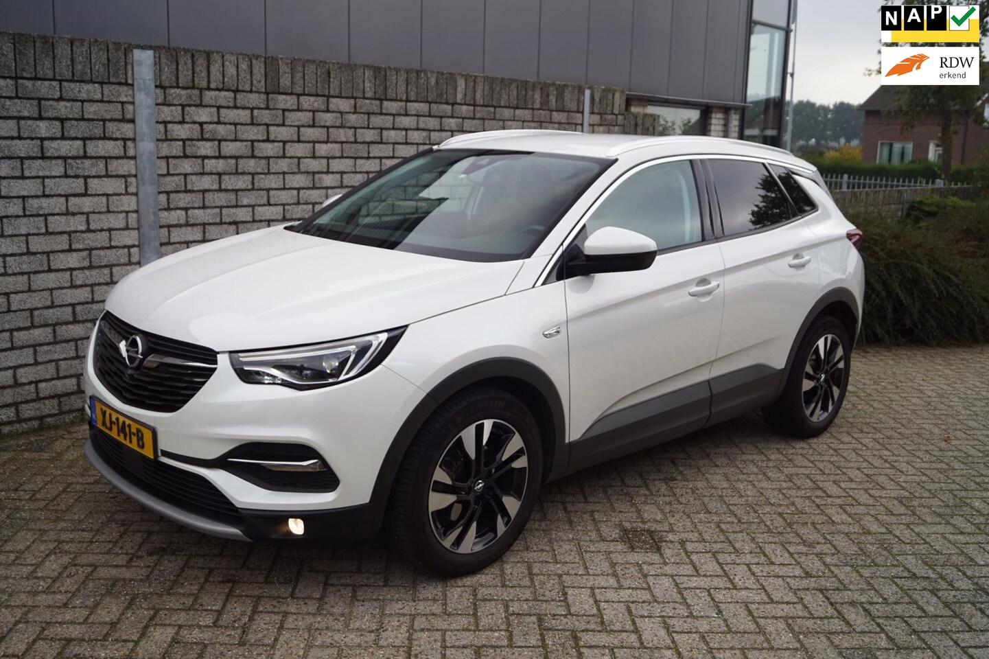 Opel Grandland X - 1.6 Turbo Innovation Autom Leder Stoel/Stuur A Bank Verw Navi Camera Clima Cruise 2x PDC L - AutoWereld.nl