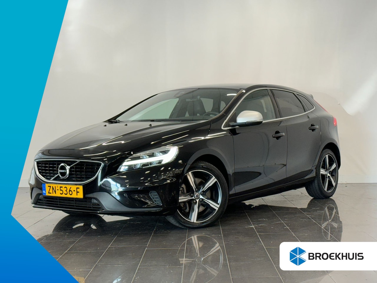 Volvo V40 - T3 Polar+ Sport | Parkeerverwarming | Camera | Harman Kardon | Navi | Stoelverwarming - AutoWereld.nl