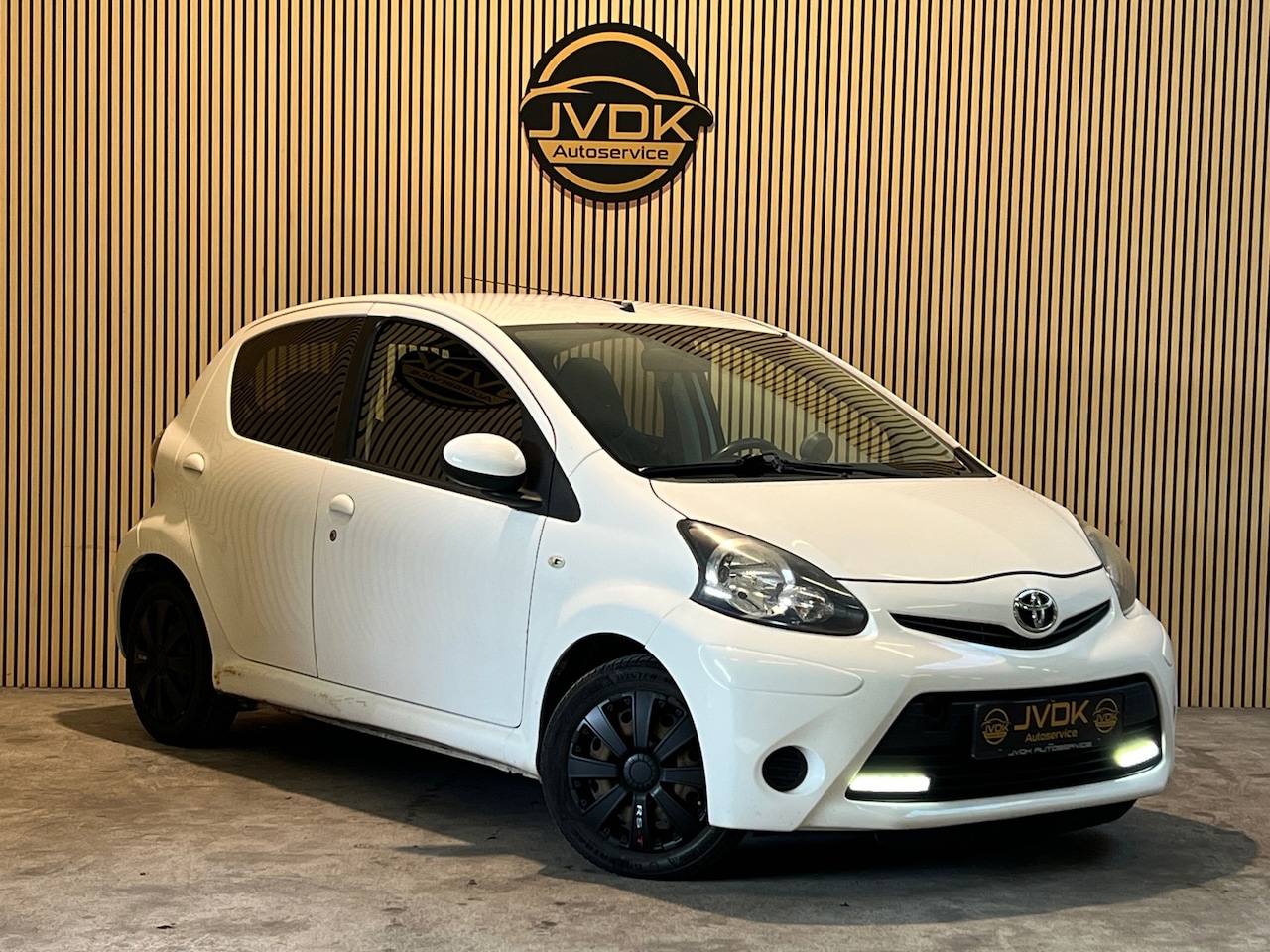 Toyota Aygo - 1.0 VVT-i Now 1.0 VVT-i Now 5-DEURS, AIRCO, BJ 2014, STOELVERWARMING. - AutoWereld.nl