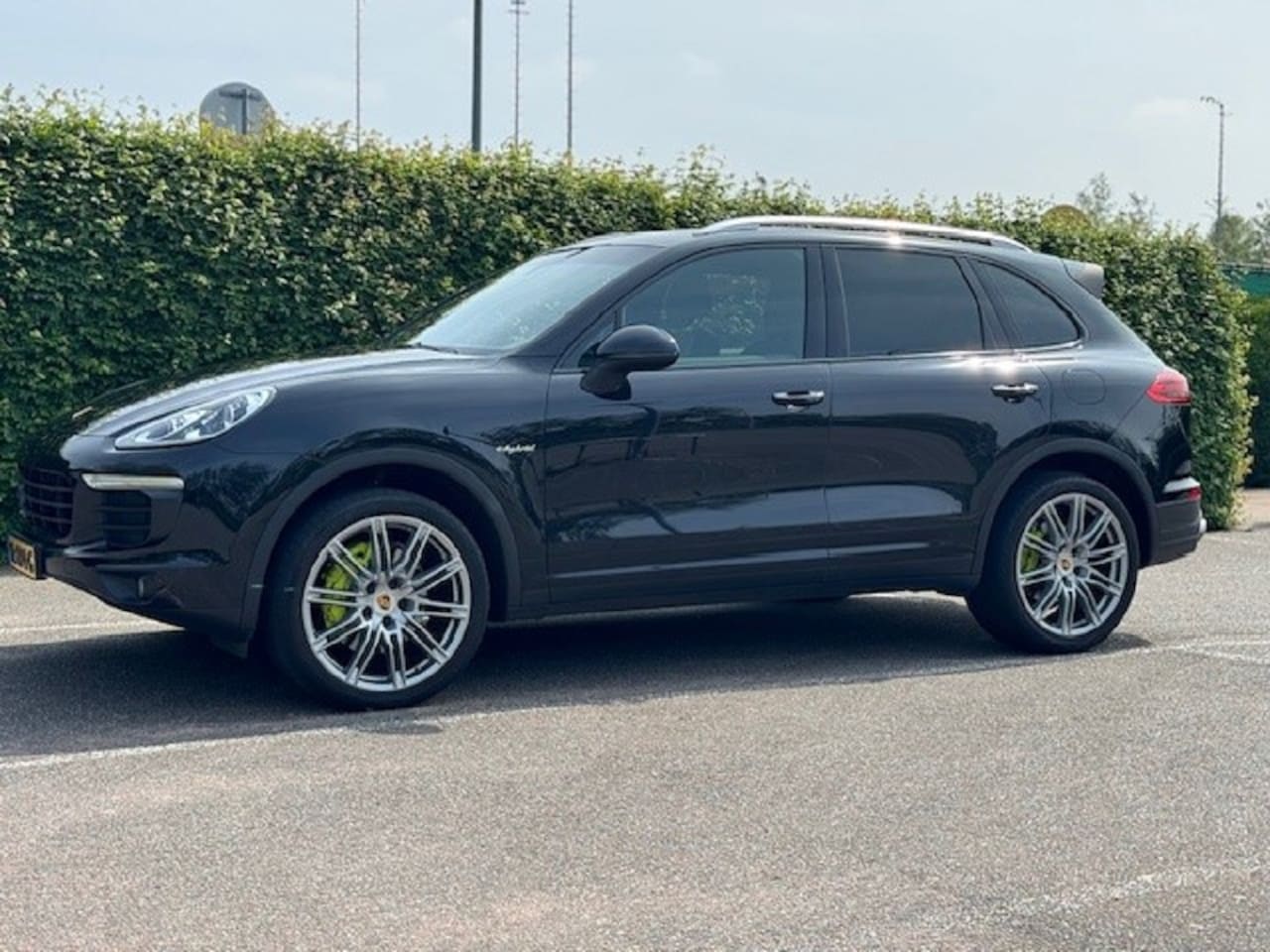 Porsche Cayenne - 3.0 S E-Hybrid Porsche Cayenne - 3.0 S E-Hybrid | Panodak | Camera | 21" Velgen | NL auto| Luchtvering - AutoWereld.nl