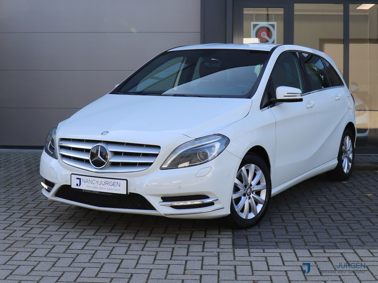 Mercedes-Benz B-klasse - 200 Ambition | Automaat | Volleder | Navi | LED | - AutoWereld.nl